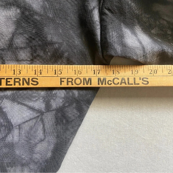 Pretty Little Thing wrap long sleeve cropped blouse Sz 4 - - Picture 7 of 7